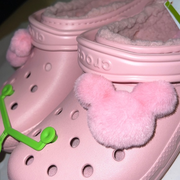 (M9/W11) UNISEX DISNEY Minnie Holiday Fuzzy Pon Pon CROCS - Picture 11 of 16